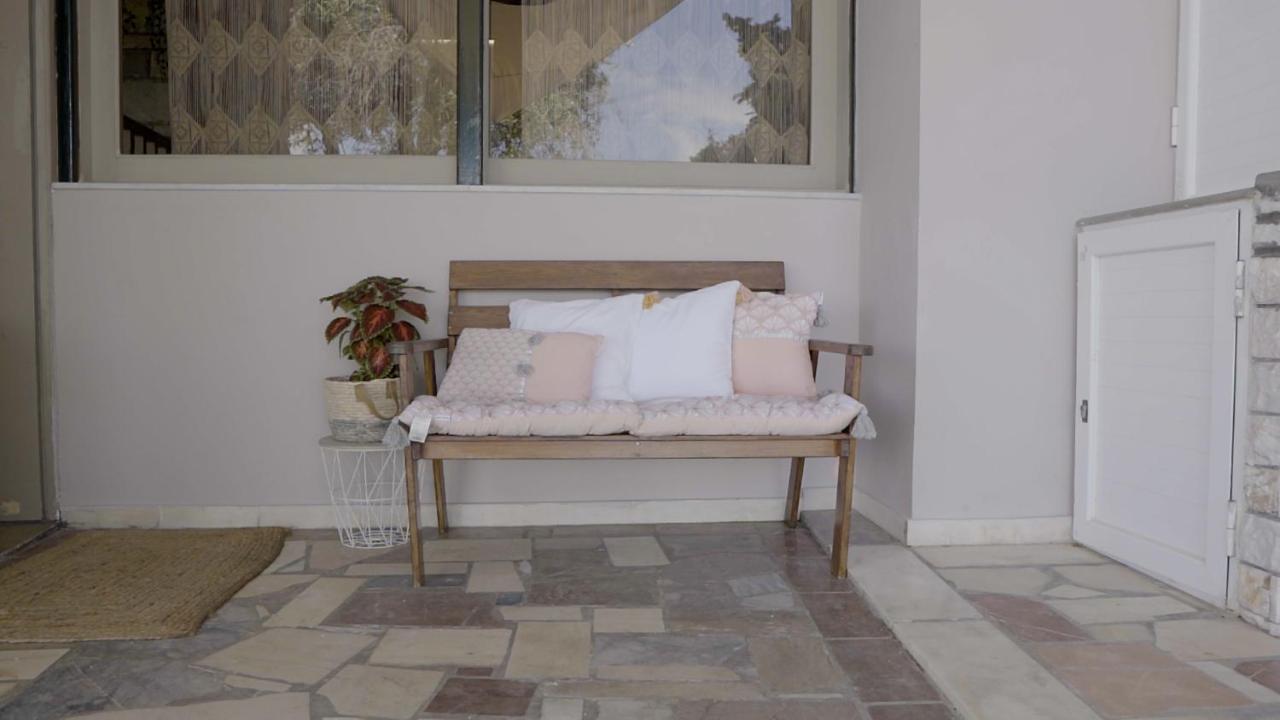 Paul Seafront House Holiday home Mesongi